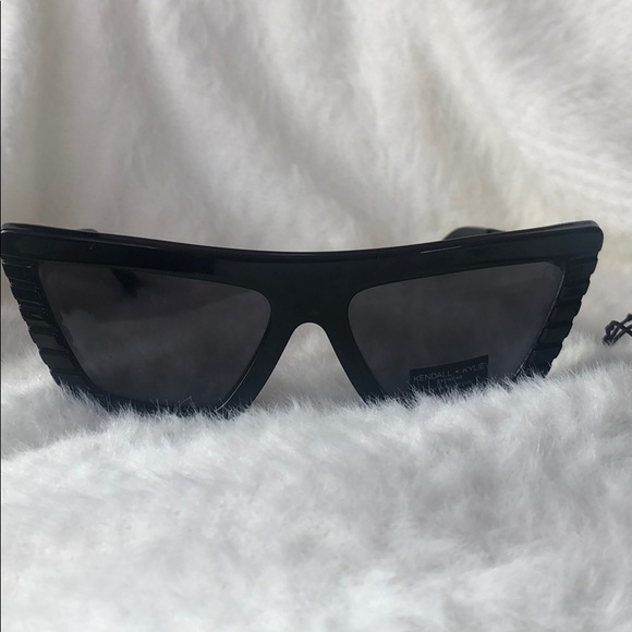 Kendall + Kylie Vera Black Cateye Sunglasses - Picture 2 of 6